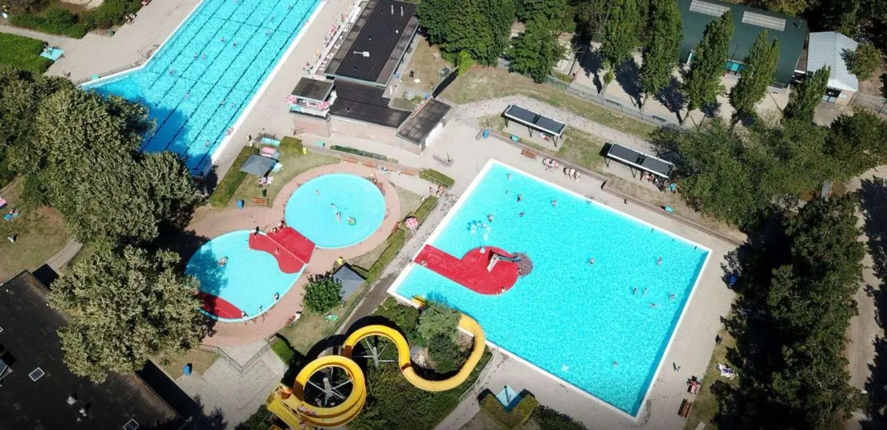Het Openluchtbad de Goffert in het Goffertpark in Nijmegen